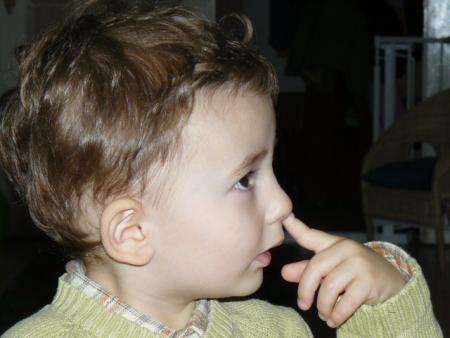 Le doigt dans le nez